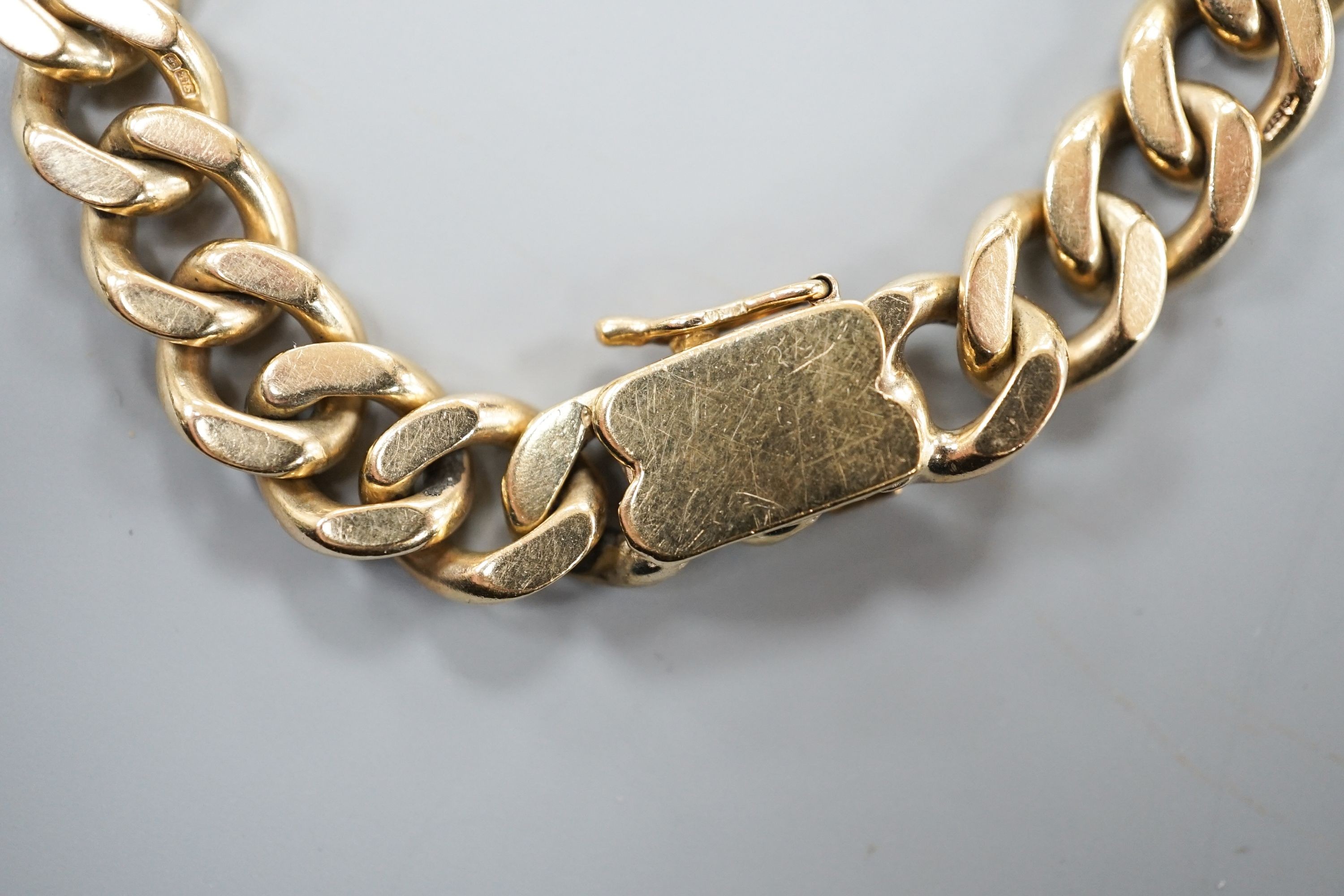 A 9ct curb link bracelet, 17.7cm, 33.4 grams.